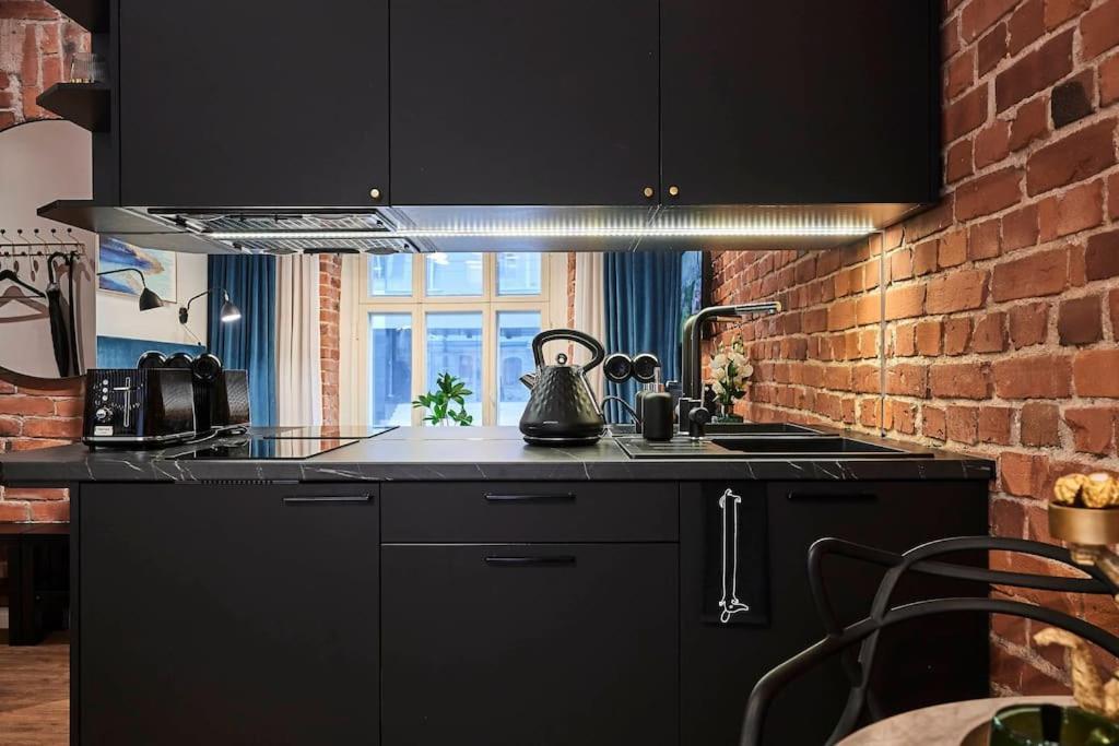 Urban-Glam City Centre Studio With A Gym And Terrace Tallin Exterior foto